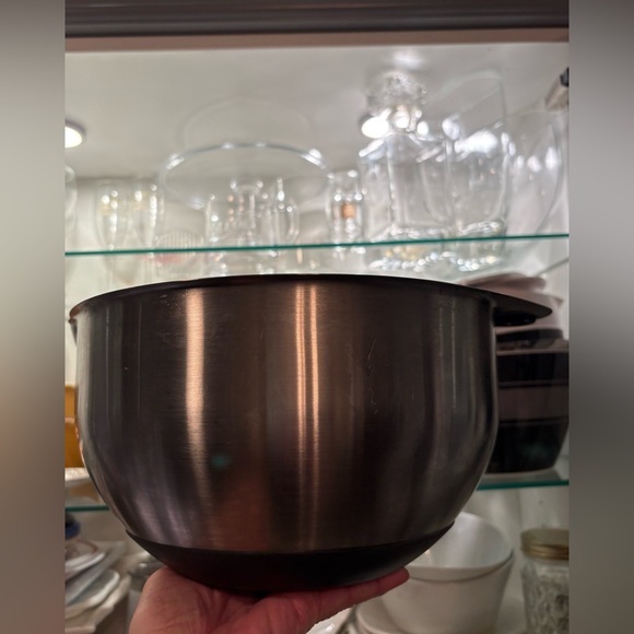 Pampered Chef Stainless Steel Mixing Bowl 24 Cup 6L Pour Spout & Handle - Picture 3 of 10